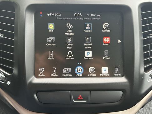 Used 2017 Jeep Cherokee Latitude w/ Cold Weather Group AWD/4WD image 31