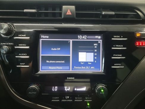 Used 2020 Toyota Camry SE FWD image 22