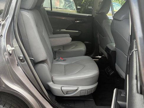 Used 2021 Toyota Highlander Platinum AWD/4WD image 20