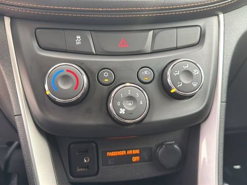Used 2018 Chevrolet Trax LT w/ LT Convenience Package AWD/4WD image 14