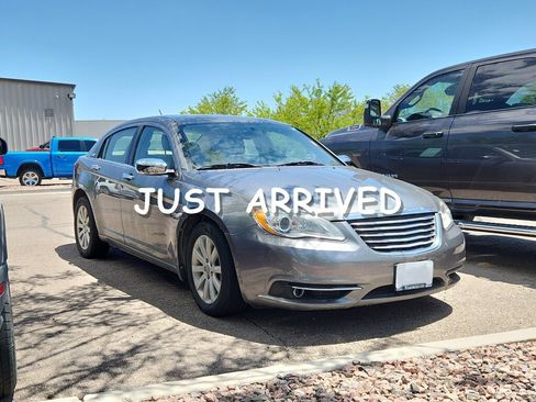 Used 2013 Chrysler 200 Limited FWD image 1