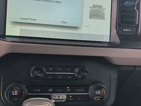 Used 2023 Ford Bronco Wildtrak image 8