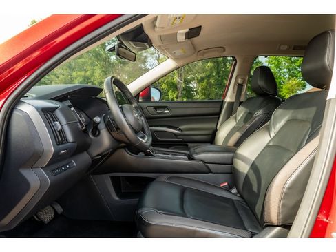 Used 2023 Nissan Pathfinder SL FWD image 12