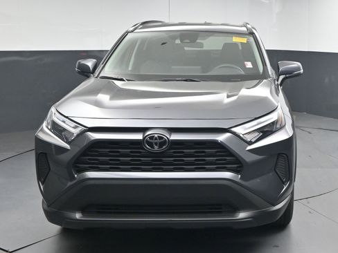 Used 2022 Toyota RAV4 XLE FWD image 2