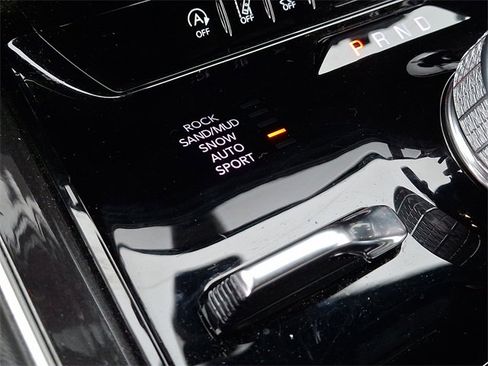 Used 2024 Jeep Wagoneer 4WD w/ Convenience Group I image 26