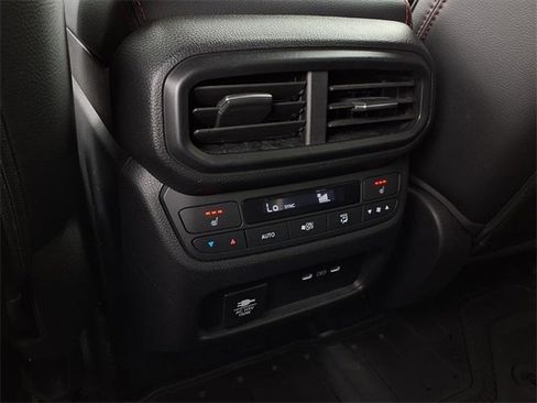 Certified 2025 Honda Pilot Black Edition image 7