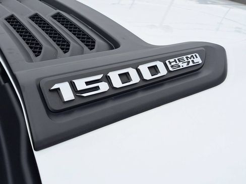 Used 2022 RAM 1500 Laramie w/ Sport Appearance Package AWD/4WD image 9