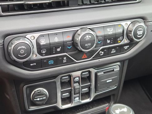 Certified 2025 Jeep Wrangler Unlimited Sahara w/ Safety Group AWD/4WD image 23
