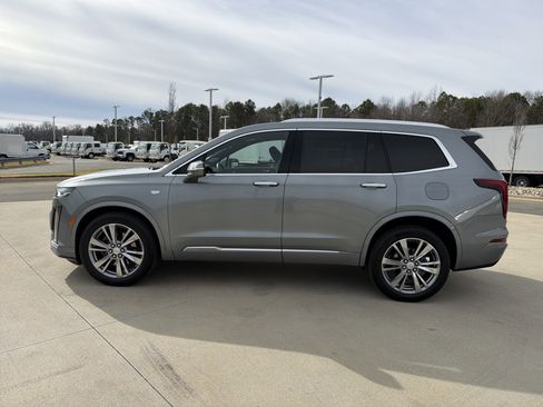 Used 2023 Cadillac XT6 Premium Luxury image 7