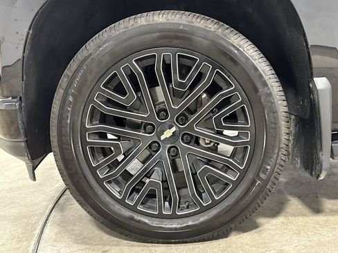 Used 2019 Chevrolet Silverado 1500 High Country w/ Technology Package AWD/4WD image 28