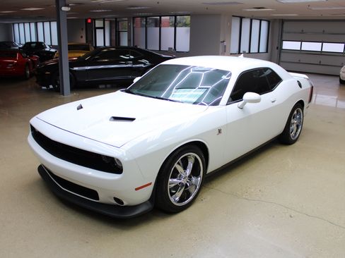 Used 2016 Dodge Challenger R/T Scat Pack w/ Leather Interior Group image 18