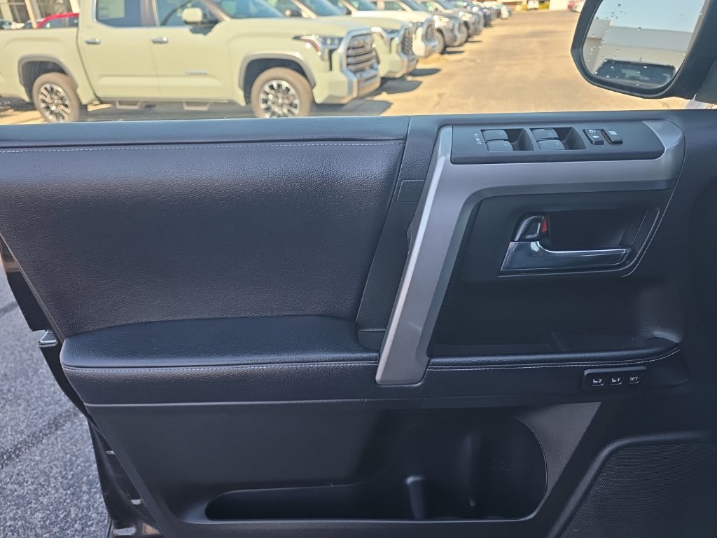 Used 2017 Toyota 4Runner Limited AWD/4WD image 15