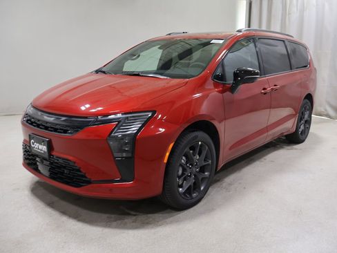 New 2027 Chrysler Pacifica Limited w/ S Appearance Package AWD/4WD image 3