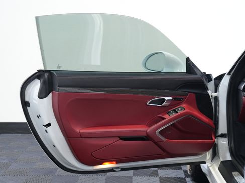 Used 2018 Porsche 911 Turbo S image 22