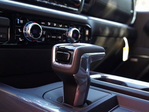 New 2026 GMC Sierra 1500 SLT image 17