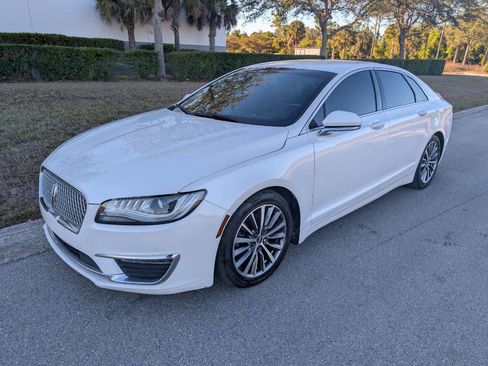 Used 2018 Lincoln MKZ Premiere image 2