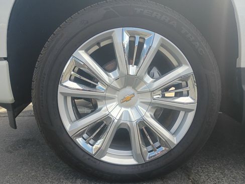 Used 2024 Chevrolet Silverado 1500 High Country w/ High Country Premium Package AWD/4WD image 21