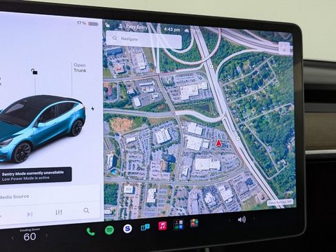 Used 2021 Tesla Model Y Long Range AWD/4WD image 18