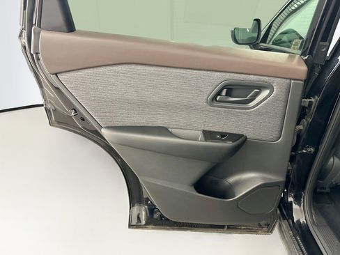 Used 2023 Nissan Rogue S AWD/4WD image 26