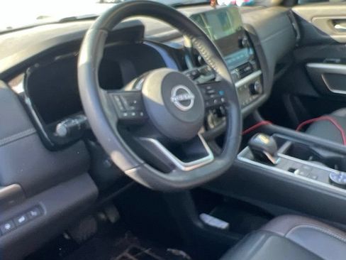 Used 2024 Nissan Pathfinder Platinum AWD/4WD image 4