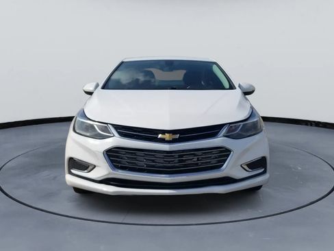 Used 2017 Chevrolet Cruze Premier FWD image 2