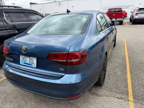 Used 2017 Volkswagen Jetta SEL FWD image 3