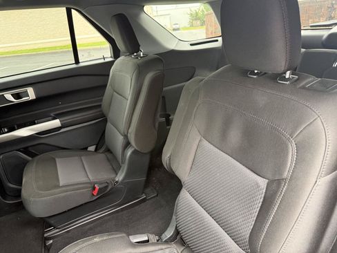 Used 2023 Ford Explorer XLT RWD image 6