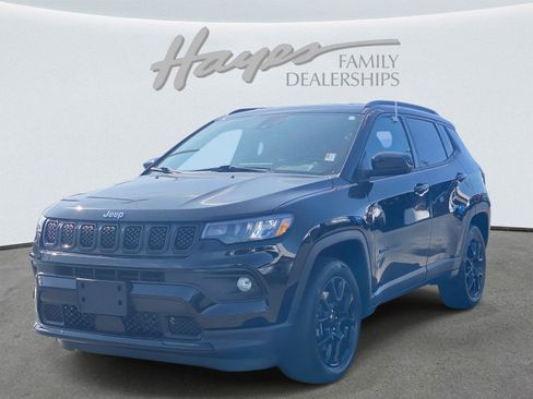 Used 2024 Jeep Compass Latitude w/ Convenience Group image 9