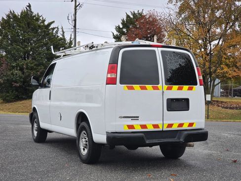 Used 2014 Chevrolet Express 2500 image 4