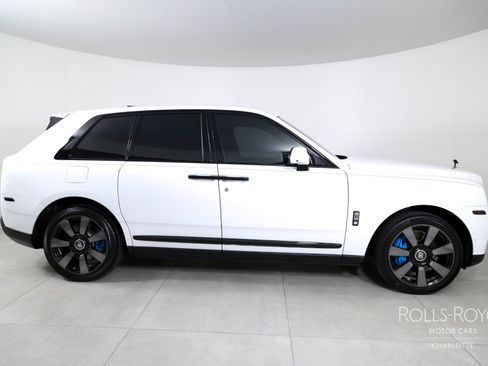 Certified 2023 Rolls-Royce Cullinan w/ Cullinan Package AWD/4WD image 10