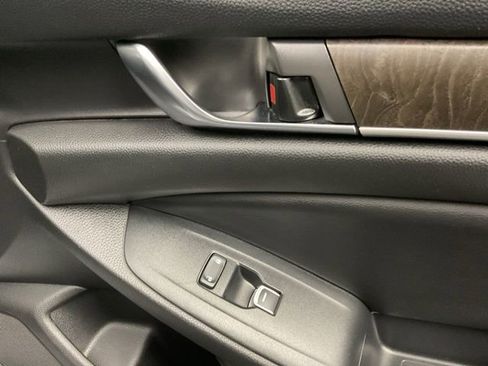 Used 2020 Honda Accord EX image 24