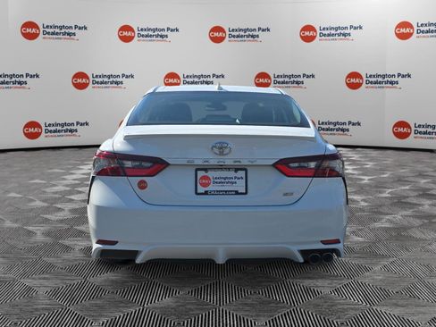 Used 2022 Toyota Camry SE w/ Audio Upgrade Package FWD image 6
