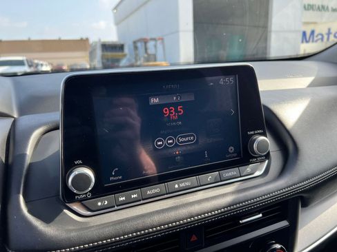 Used 2025 Nissan Rogue SV FWD image 21