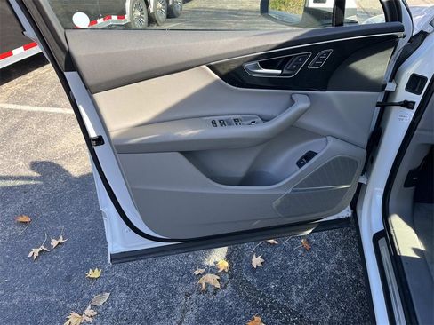 Used 2022 Audi Q7 3.0T Premium Plus image 19