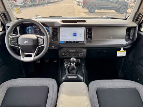 New 2025 Ford Bronco 4-Door image 30