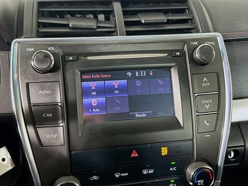 Used 2015 Toyota Camry SE FWD image 19
