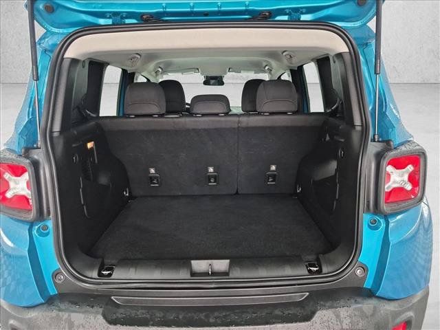 Used 2021 Jeep Renegade Latitude AWD/4WD image 6
