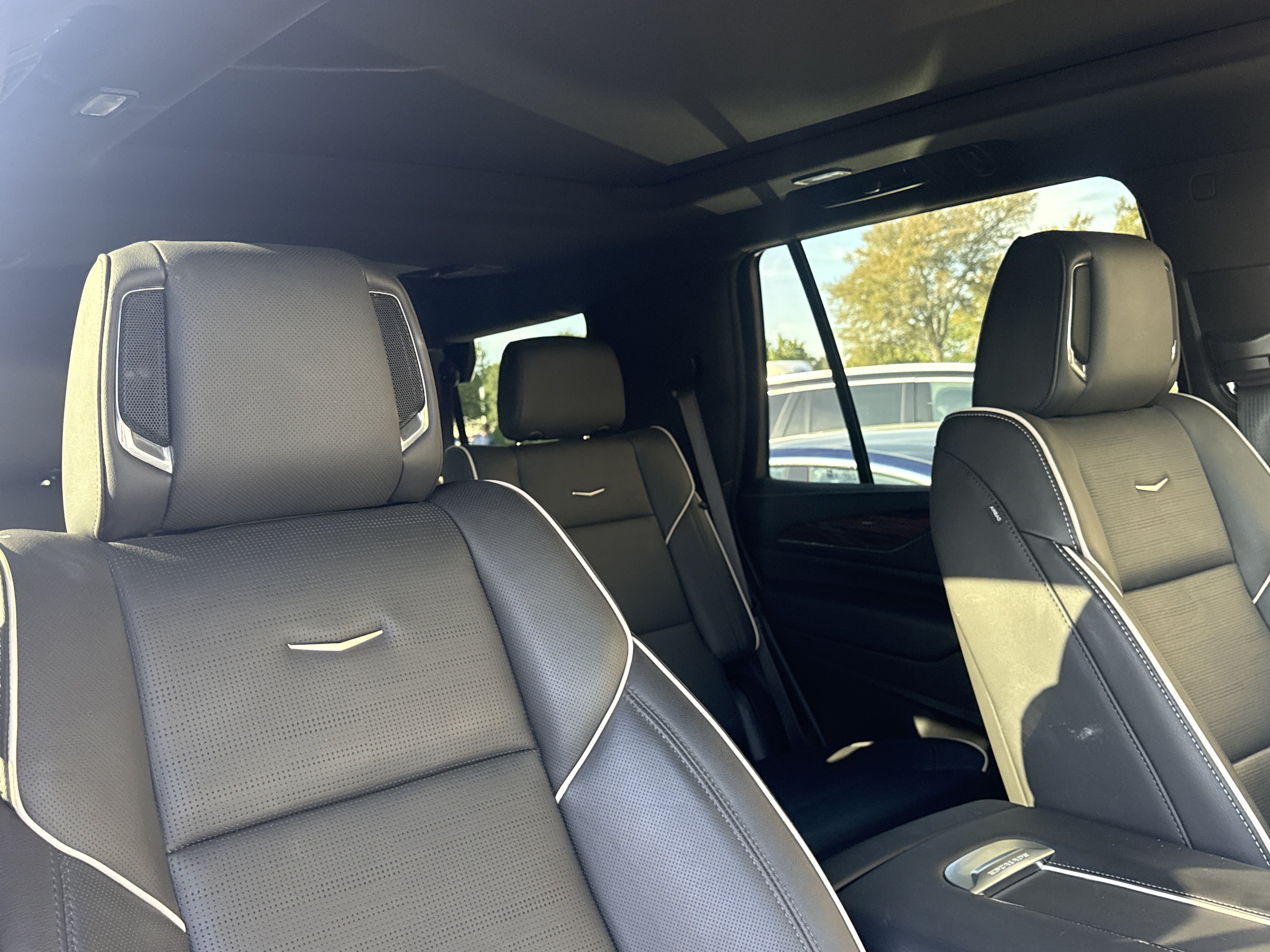 Used 2024 Cadillac Escalade Premium Luxury w/ Performance Package AWD/4WD image 3