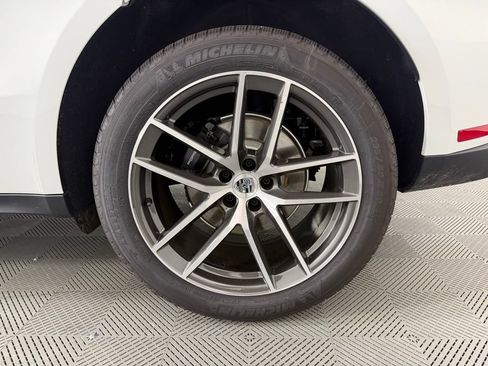 Certified 2026 Porsche Macan AWD/4WD image 12
