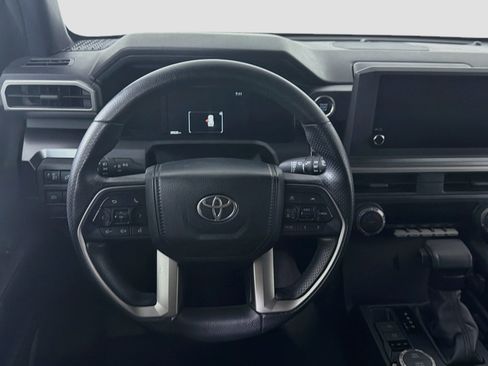 Used 2025 Toyota 4Runner SR5 AWD/4WD image 17