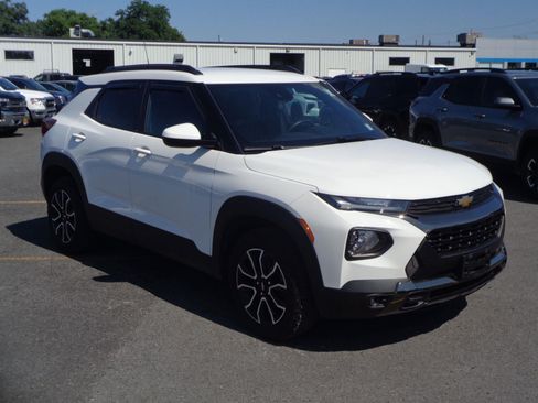 Used 2023 Chevrolet TrailBlazer ACTIV AWD/4WD image 3
