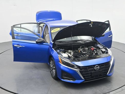 Used 2025 Nissan Altima 2.5 SV FWD image 45
