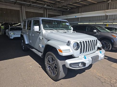 Used 2023 Jeep Wrangler Unlimited Sahara AWD/4WD image 3