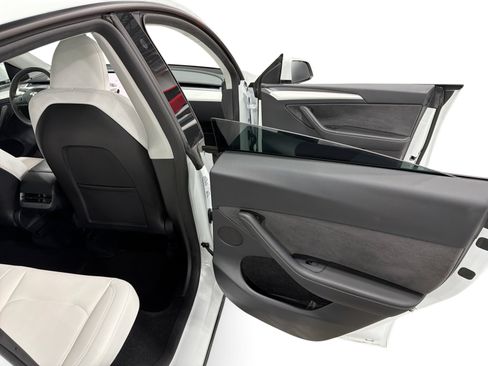 Certified 2023 Tesla Model Y Performance AWD/4WD image 12