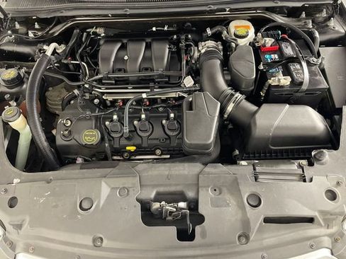Used 2018 Ford Taurus Limited FWD image 19