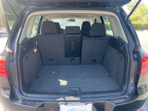Used 2017 Volkswagen Tiguan S FWD image 11