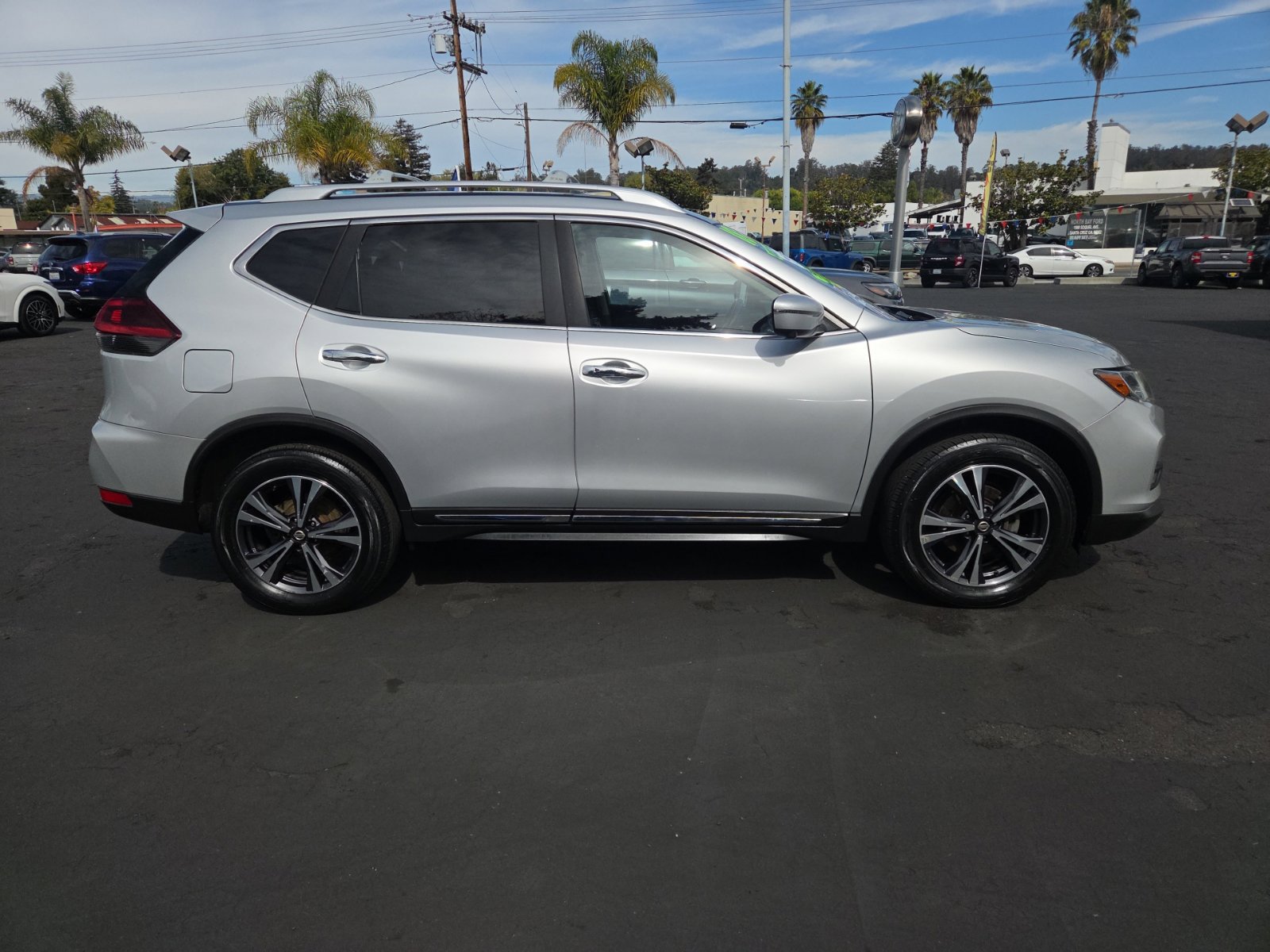 Used 2018 Nissan Rogue SL AWD/4WD image 3