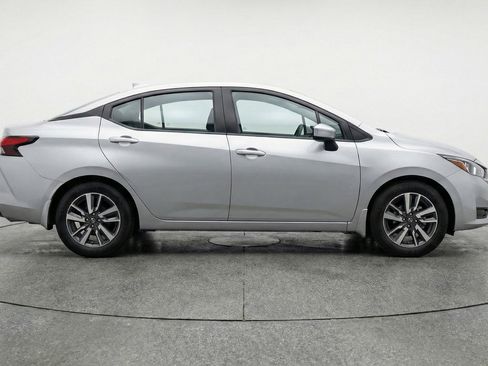 Used 2025 Nissan Versa SV FWD image 11