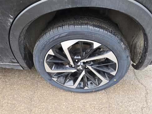 Used 2024 Mitsubishi Outlander SE image 25