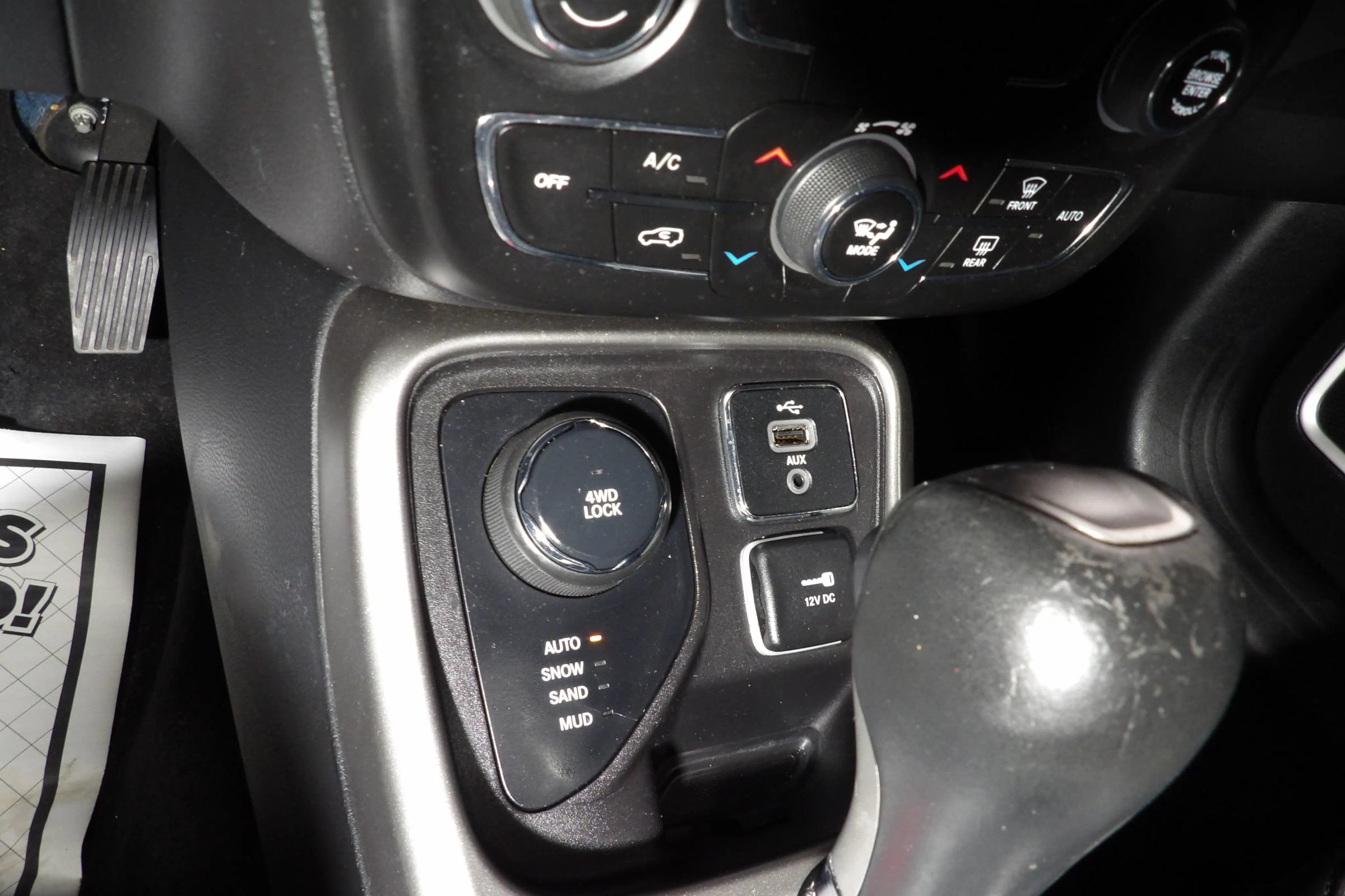 Used 2018 Jeep Compass Latitude w/ Popular Equipment Group AWD/4WD image 16